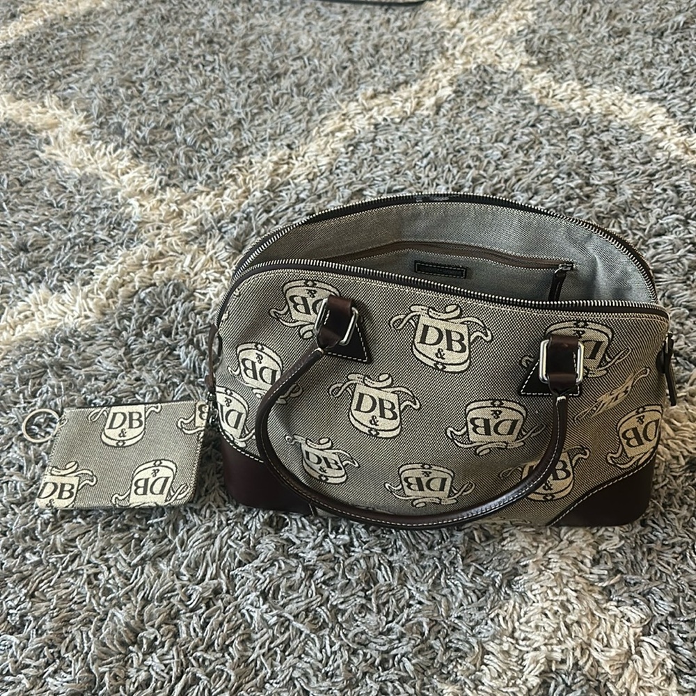 🔥🔥Dooney & Bourke Authentic Purse/Bag W/Attached Wristlet🔥🔥